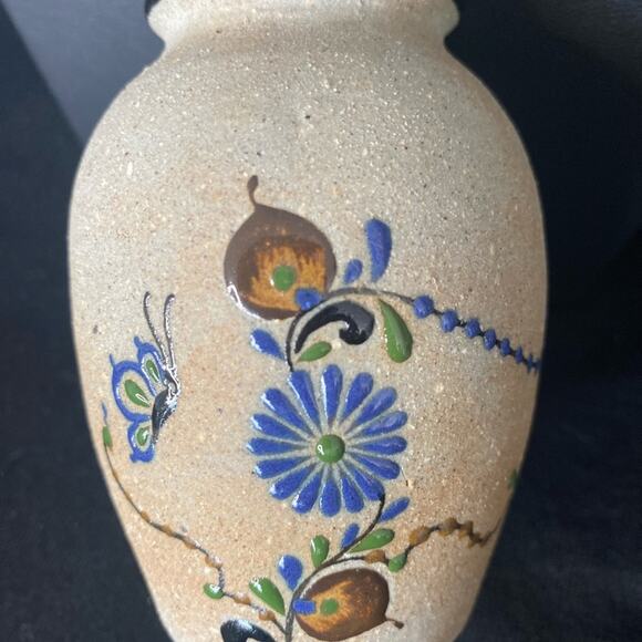 Set of 2 Mexican Mid 20th Century Sand Finish Pottery Vases. Hand painted. - Picture 4 of 10